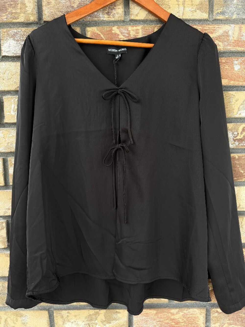 ☀️ Modern Works Black Satin Tie-Front Bow Blouse - Large